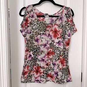 Cleek animal print flower keyhole top size 1x